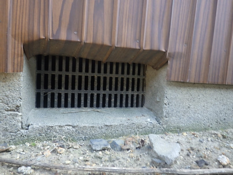 住宅（床下換気口） 施工前