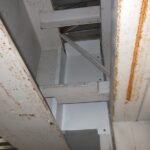 6階防火扉上部 侵入防止完了