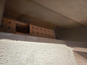 2階軒先面戸 侵入箇所