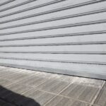 シャッター隙間 鋼板設置(侵入防止施工)完了